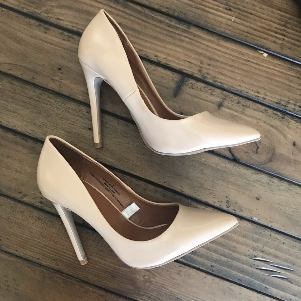 MOSSIMO Nude Glossy Pumps
